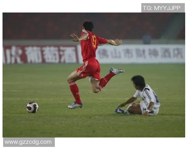 足球球星犯规瞬间集锦 不容错过的惊险时刻与争议判罚